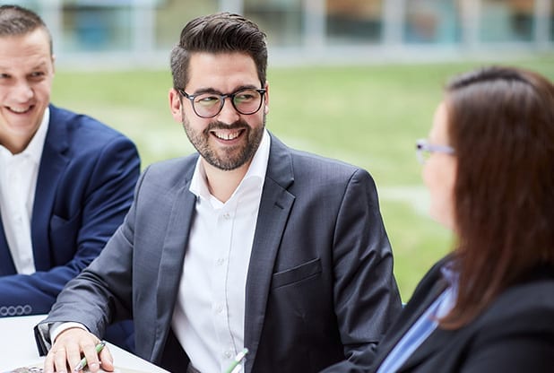 Das Porträtfoto von Daniel Undorf, Senior Analyst und Handlungsbevollmächtigter der Conversio Gruppe